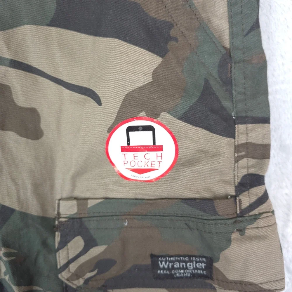 Wrangler Cargo Shorts Mens 46x10 Green Camo Relaxed Fit Tech Pocket Tactical New